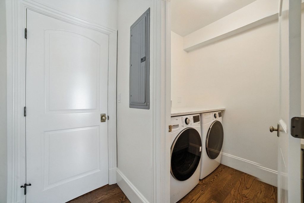 Interior, Washer, Wood Texture Flooring
