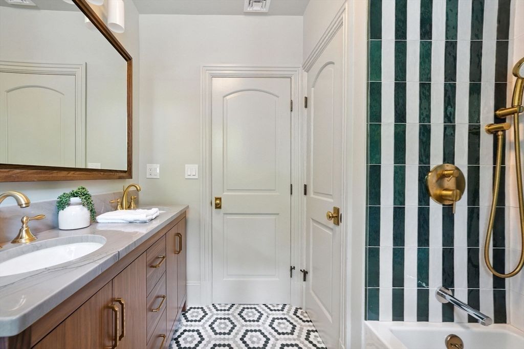 Bathroom, Dual Sink Vanities, Interior