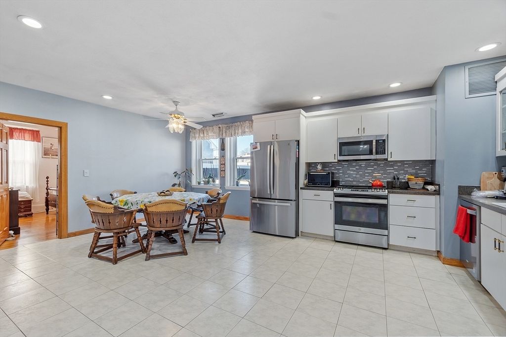 Dining room, Interior, Kitchen, Recessed Lighting, Stainless Steel Appliances