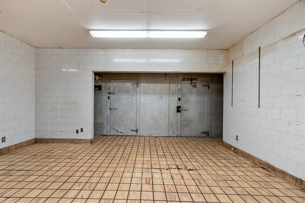 Elevator, Empty room, Interior, Stone Walls
