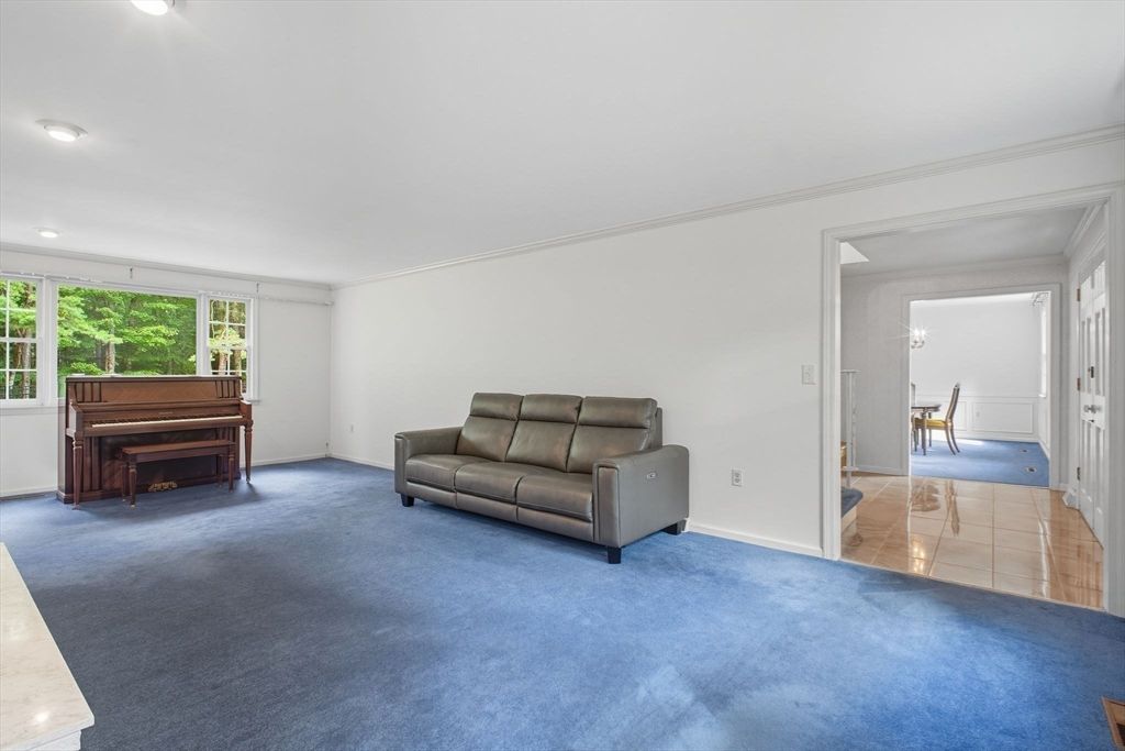 Interior, Piano, Recessed Lighting
