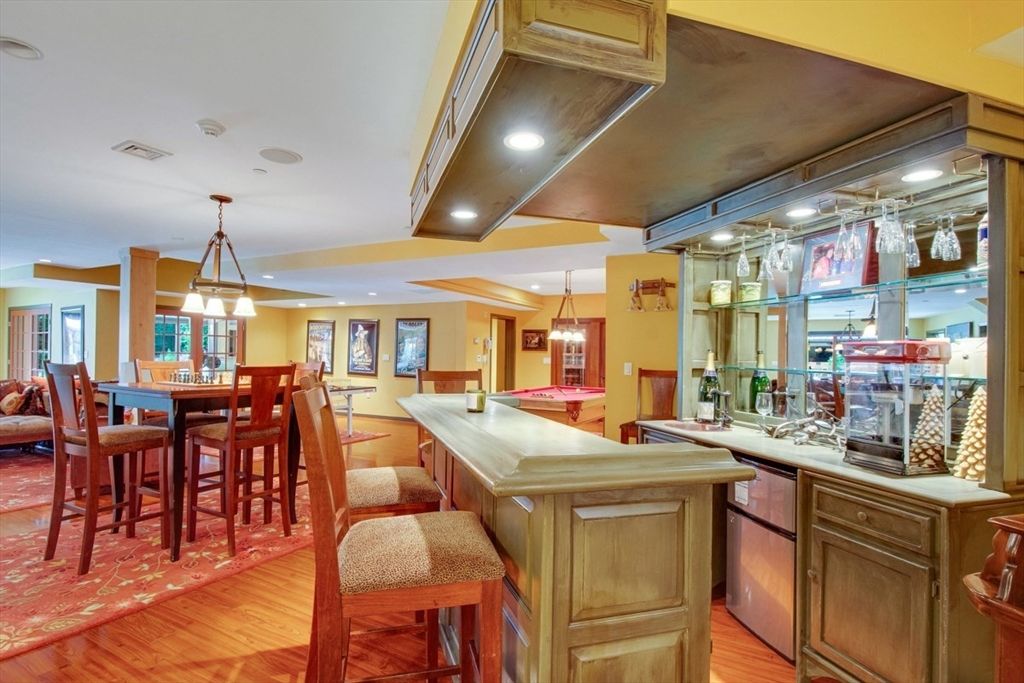 Dining room, Interior, Kitchen, Pendant Lights, Recessed Lighting, Wood Texture Flooring