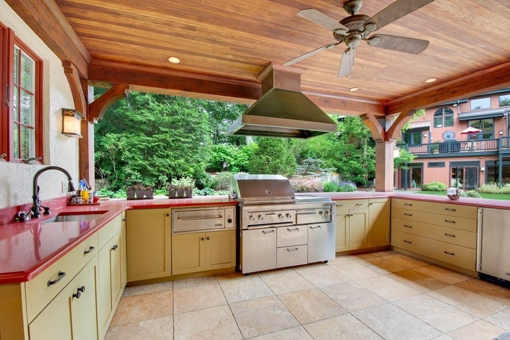Exterior, Outdoor Kitchen