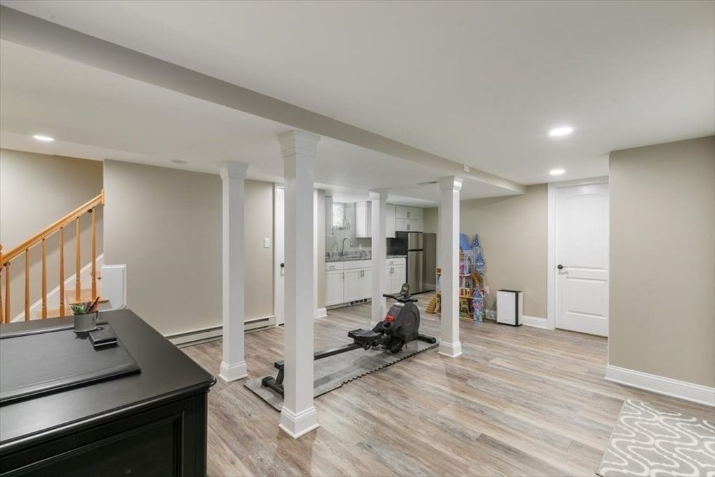 Fitness Equipment, Interior, Recessed Lighting, Wood Texture Flooring