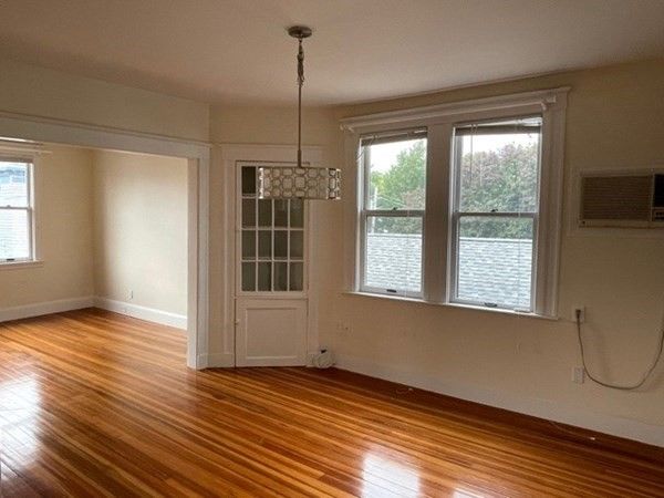 Empty room, Interior, Pendant Lights, Wood Texture Flooring