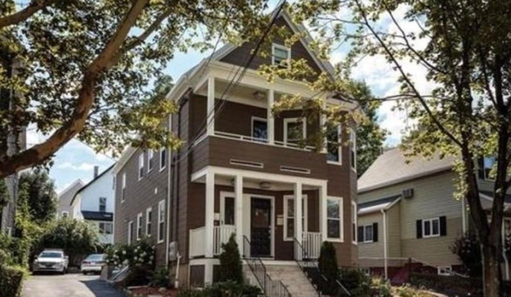 Exterior, Facade, Brick Facade, Queen Anne Victorian
