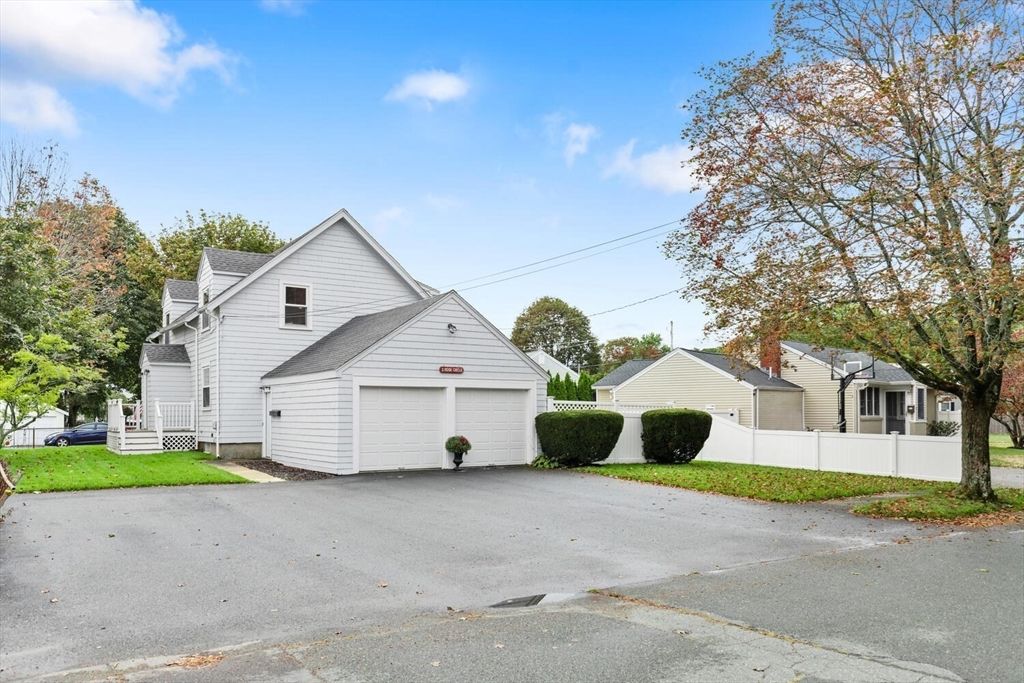 Detached Garage, Exterior