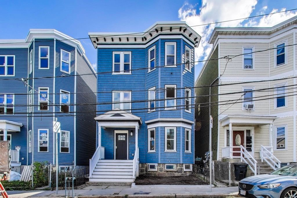 Exterior, Facade, Rowhouse
