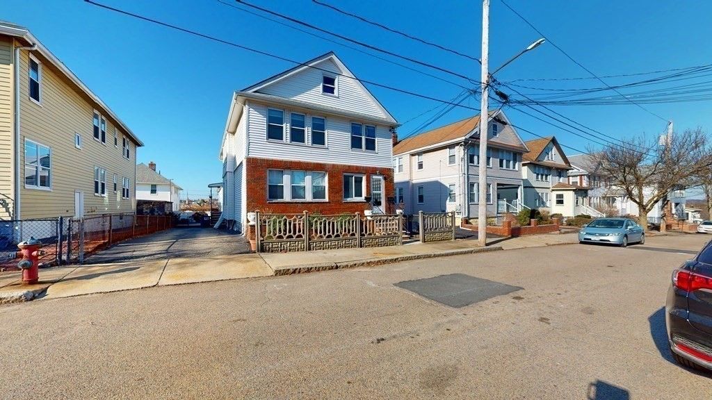Exterior, Facade, Brick Facade, Queen Anne Victorian