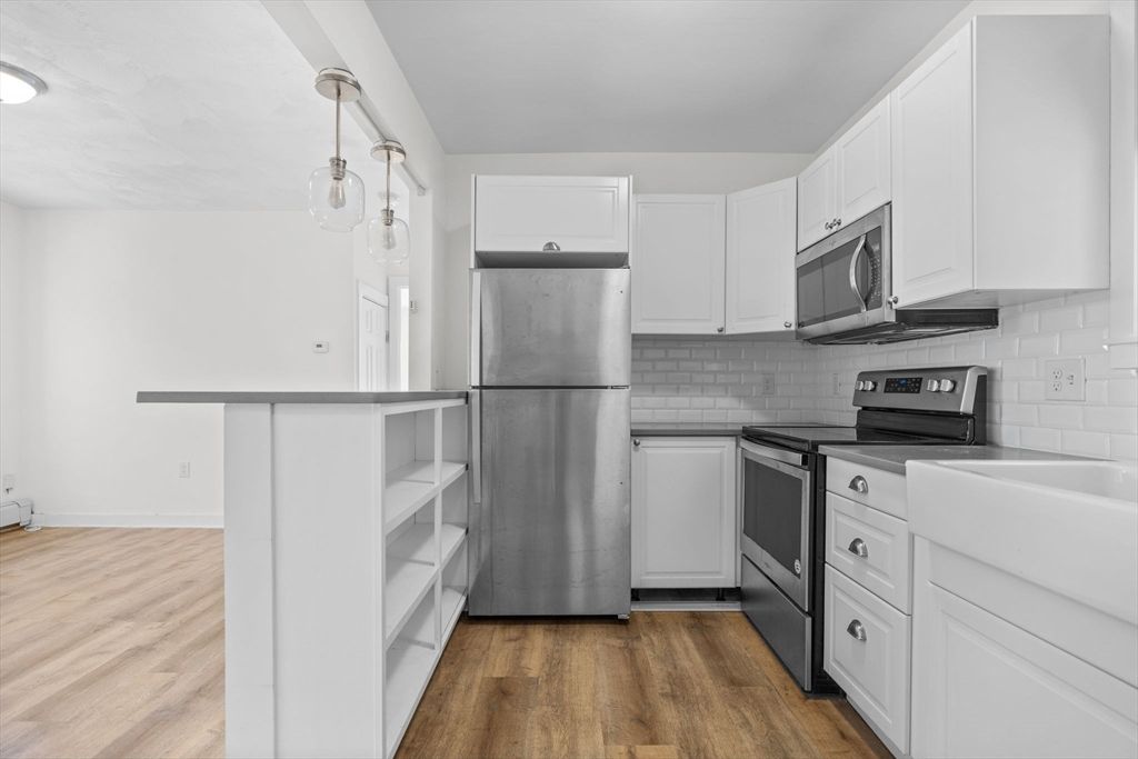 Interior, Kitchen, Pendant Lights, Wood Texture Flooring