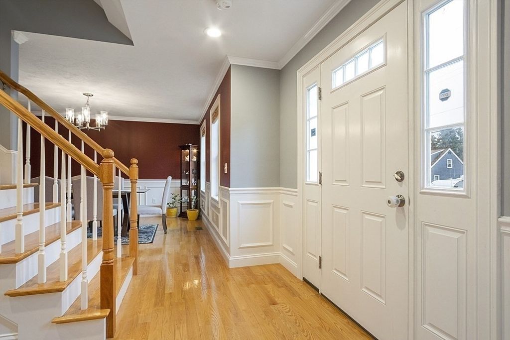 Chandelier, Interior, Recessed Lighting, Wood Texture Flooring