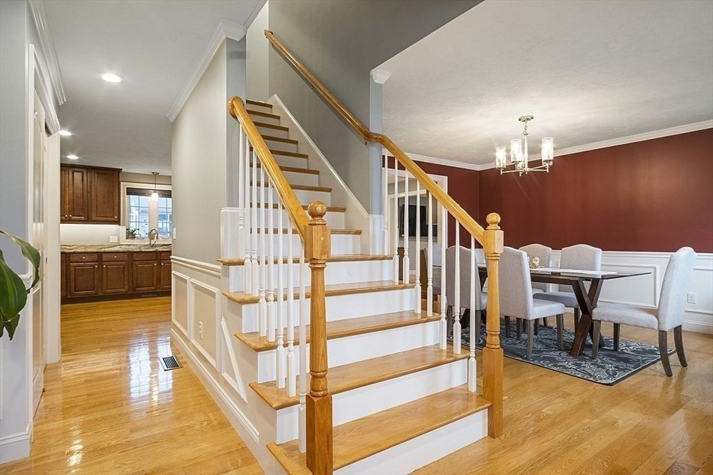 Chandelier, Dining room, Interior, Recessed Lighting, Wood Texture Flooring