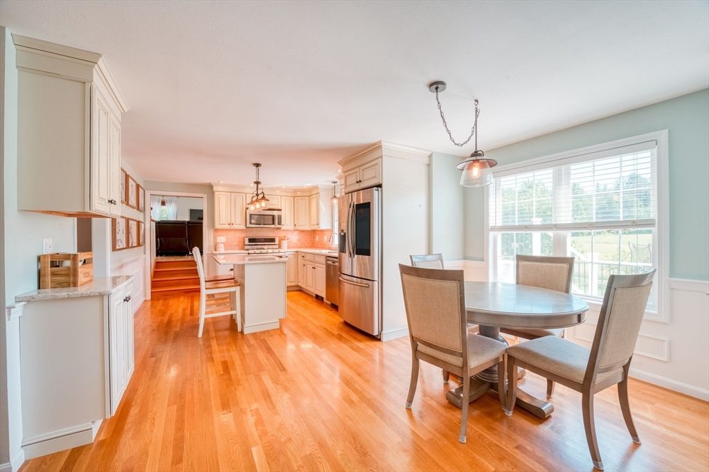 Dining room, Interior, Kitchen, Pendant Lights, Stainless Steel Appliances, Wood Texture Flooring