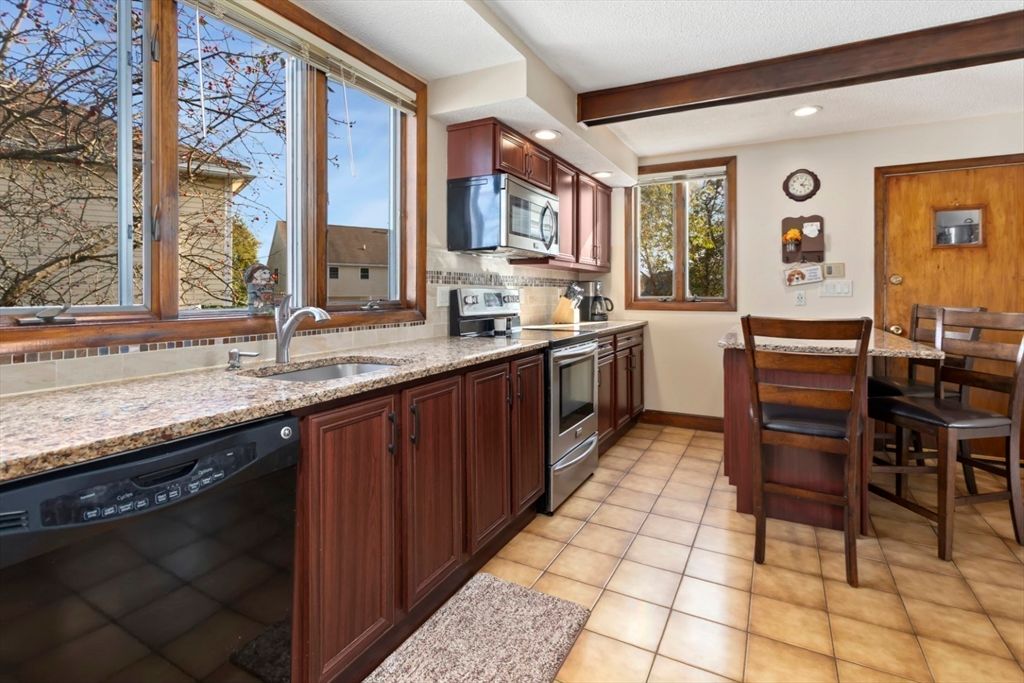 Dining room, Interior, Kitchen, Recessed Lighting, Stainless Steel Appliances, Wooden Beams