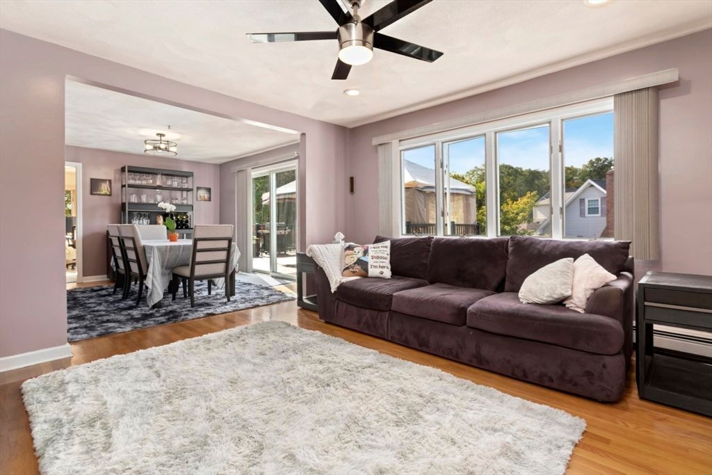 Chandelier, Dining room, Interior, Living room, Recessed Lighting, Wood Texture Flooring
