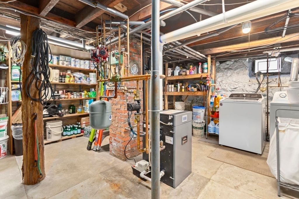 Interior, Washer, Wooden Beams