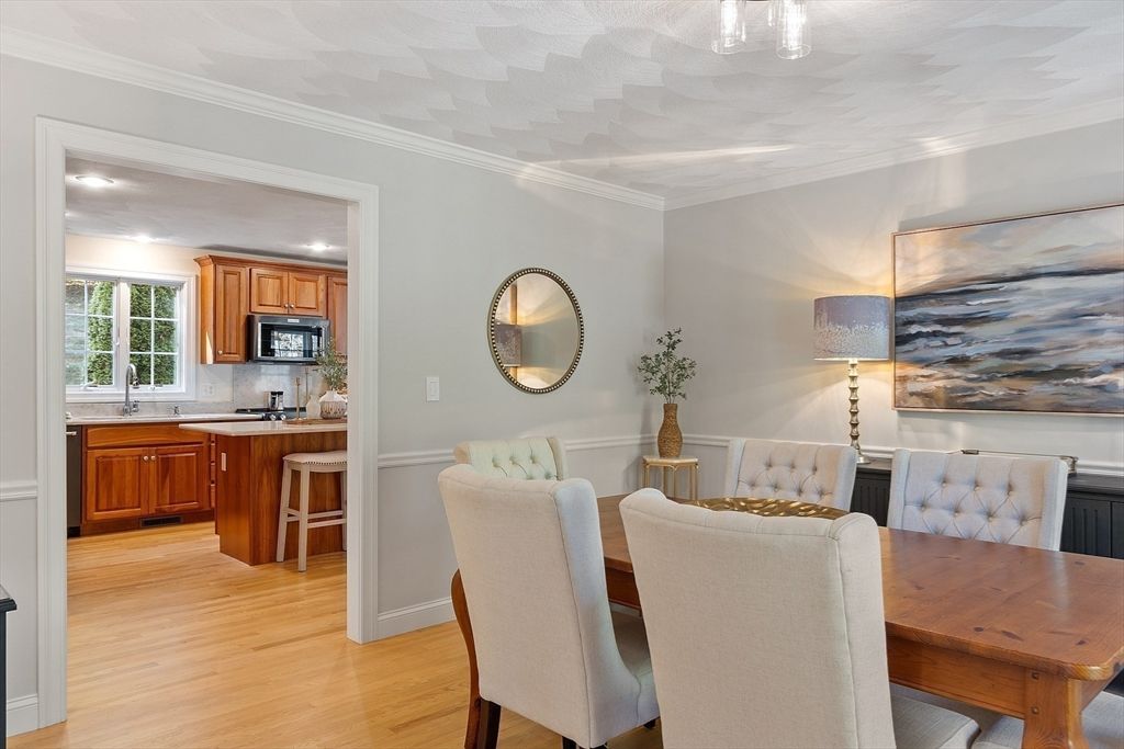 Dining room, Interior, Kitchen, Recessed Lighting, Wood Texture Flooring