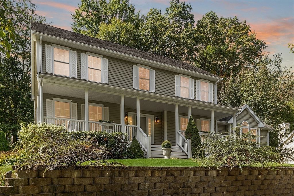 Exterior, Facade, American Foursquare