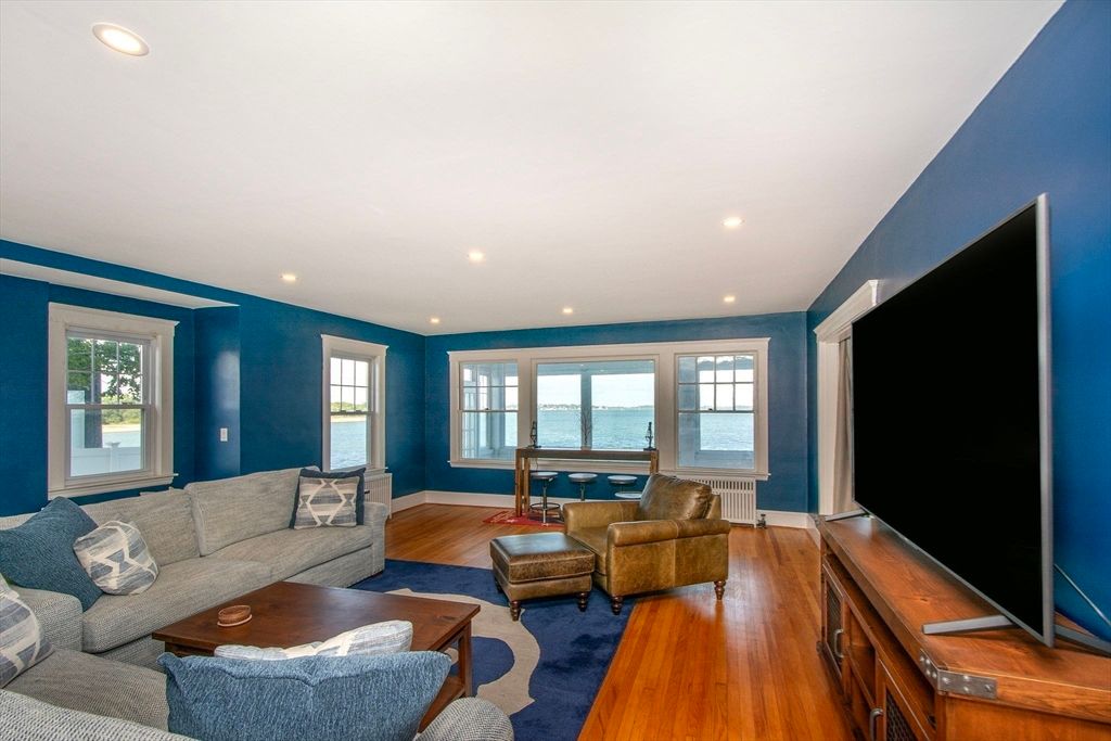 Interior, Living room, Recessed Lighting, Water, Wood Texture Flooring
