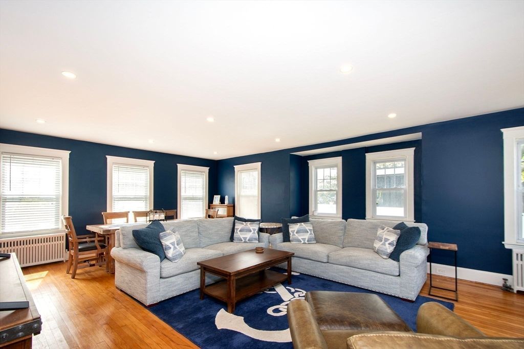 Dining room, Interior, Living room, Recessed Lighting, Wood Texture Flooring