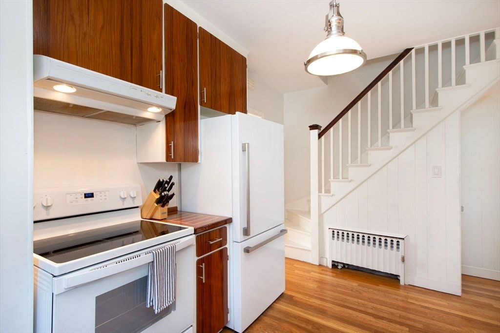 Interior, Kitchen, Pendant Lights, Wood Texture Flooring
