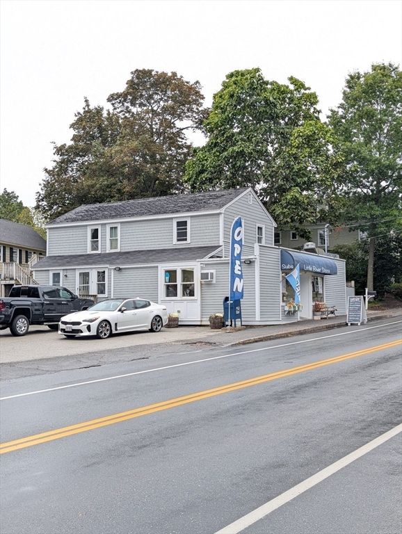 Exterior, Facade, Cape Cod
