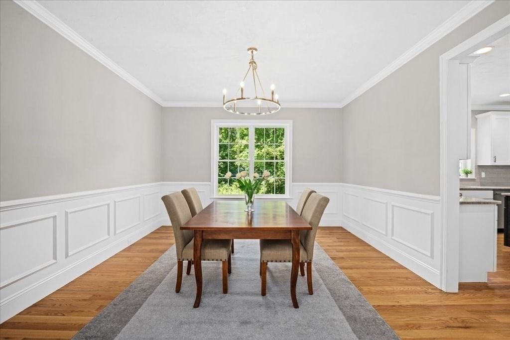 Chandelier, Dining room, Interior, Recessed Lighting, Wood Texture Flooring