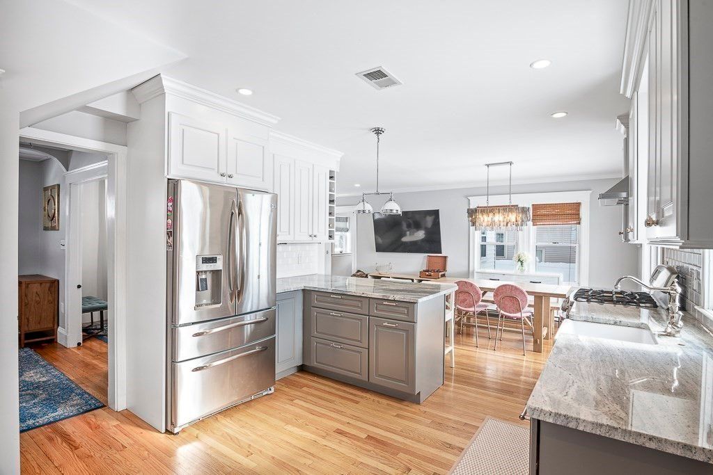 Chandelier, Dining room, Interior, Kitchen, Pendant Lights, Recessed Lighting, Stainless Steel Appliances, Wood Texture Flooring