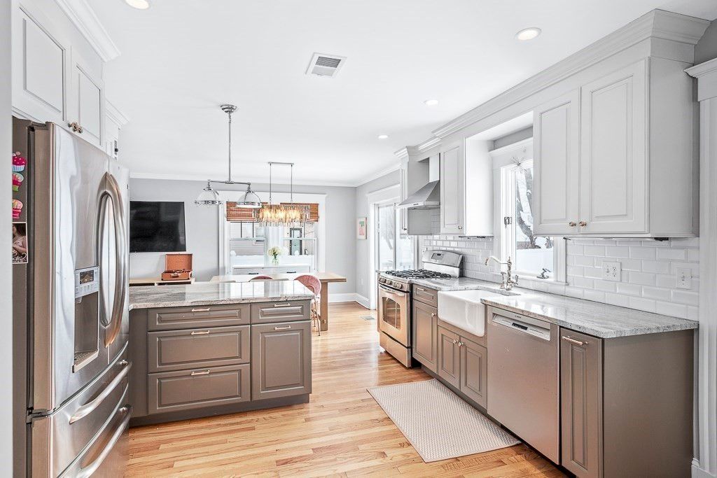 Chandelier, Dining room, Interior, Kitchen, Pendant Lights, Recessed Lighting, Stainless Steel Appliances, Wood Texture Flooring