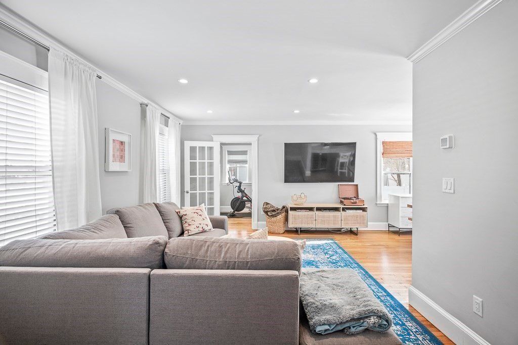 Interior, Living room, Recessed Lighting, Wood Texture Flooring