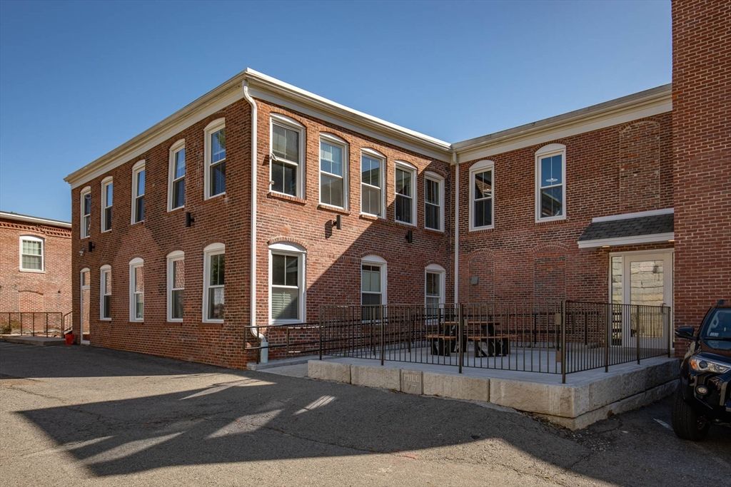 Exterior, Facade, Brick Facade, Rowhouse