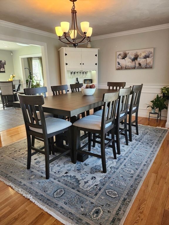 Chandelier, Dining room, Interior, Wood Texture Flooring