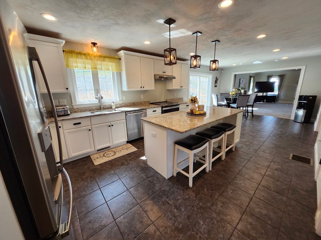 Dining room, Interior, Kitchen, Pendant Lights, Recessed Lighting, Stainless Steel Appliances