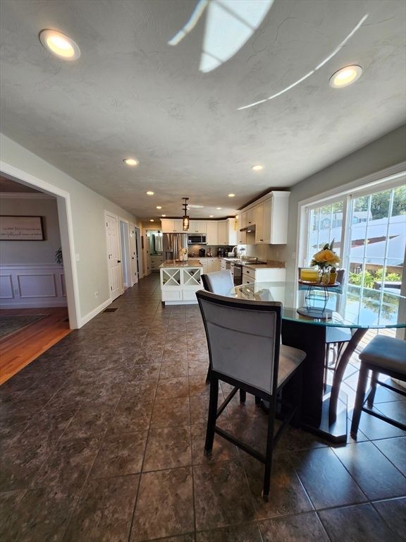 Dining room, Interior, Kitchen, Recessed Lighting, Wood Texture Flooring