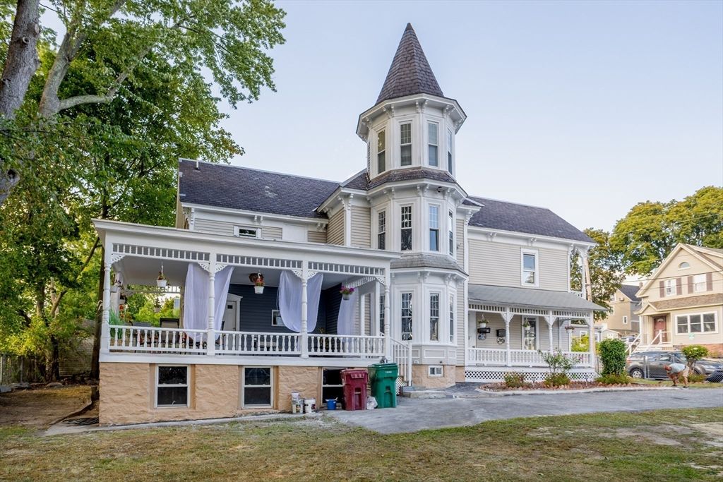 Backyard, Exterior, Facade, Queen Anne Victorian