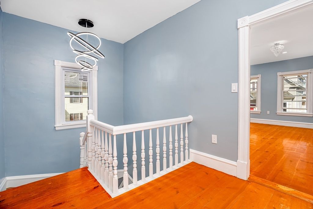Interior, Pendant Lights, Wood Texture Flooring