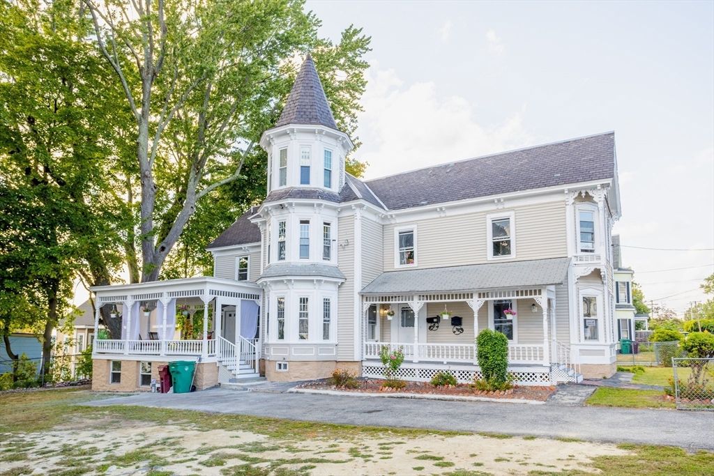 Backyard, Exterior, Facade, Queen Anne Victorian