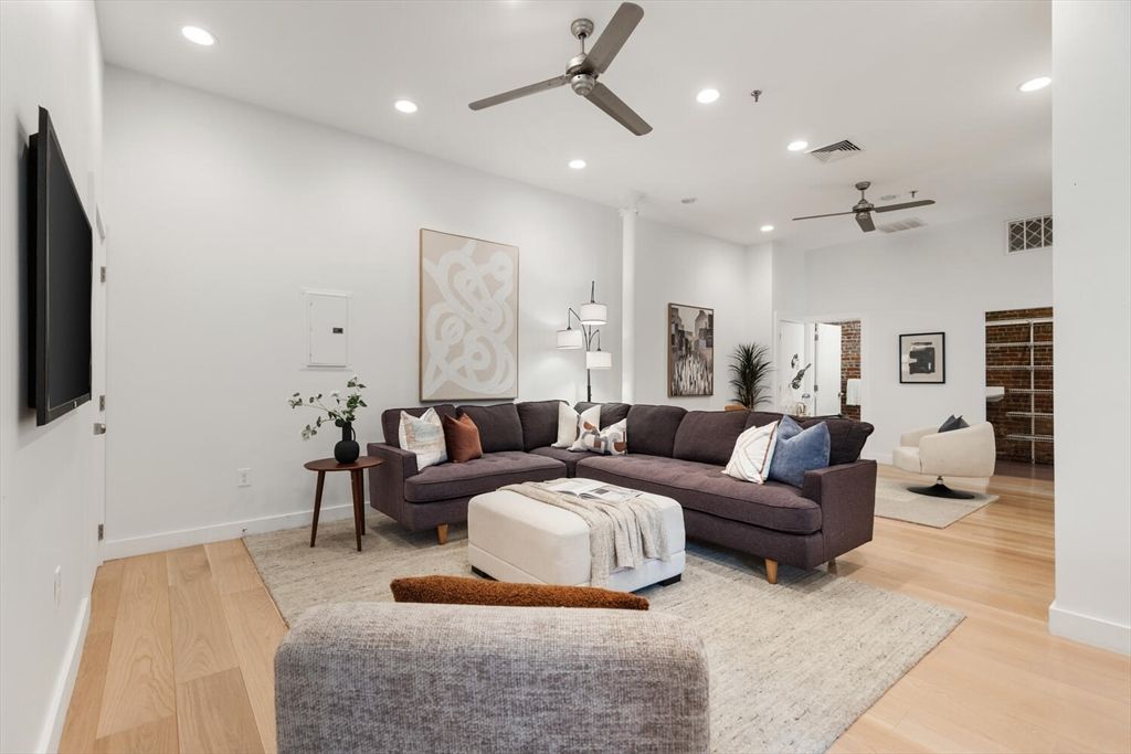 Interior, Living room, Recessed Lighting, Wood Texture Flooring