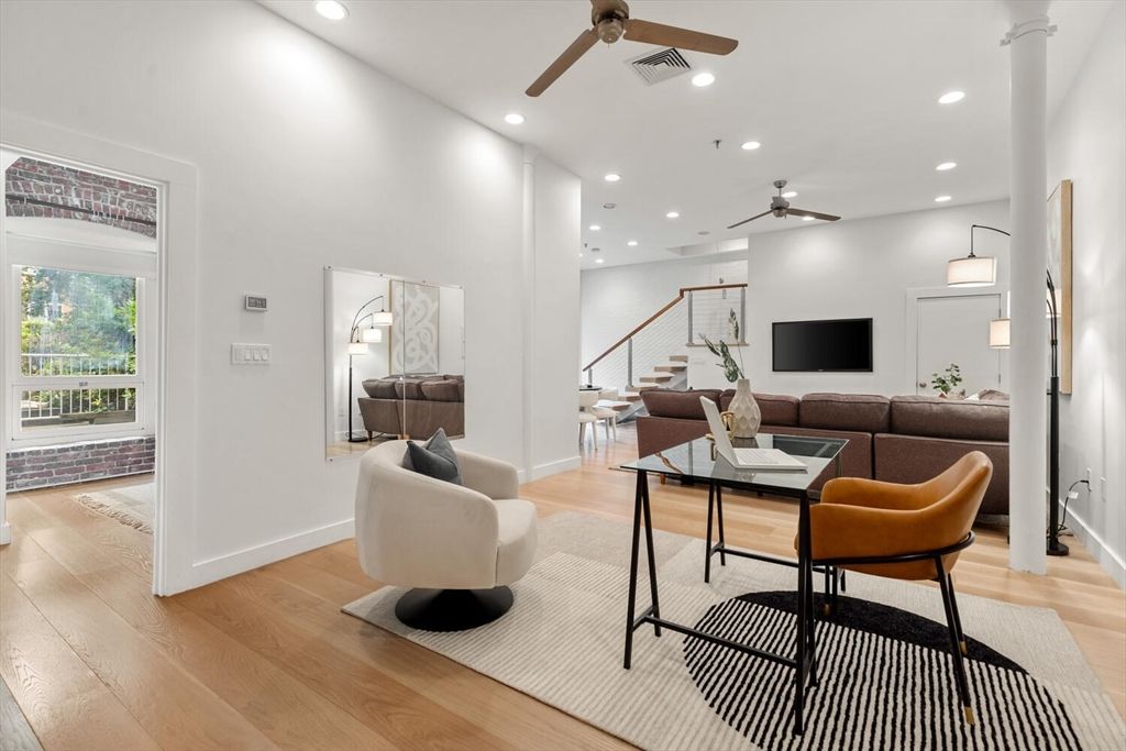 Interior, Living room, Pendant Lights, Recessed Lighting, Wood Texture Flooring