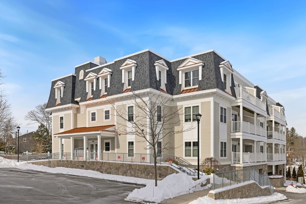 Exterior, Facade, Rowhouse