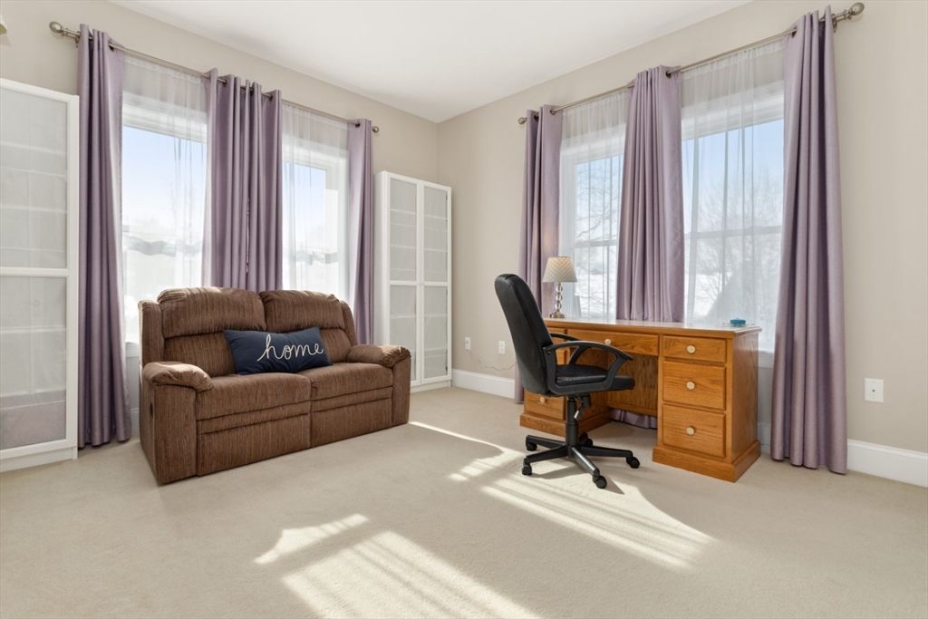 Home Office, Interior