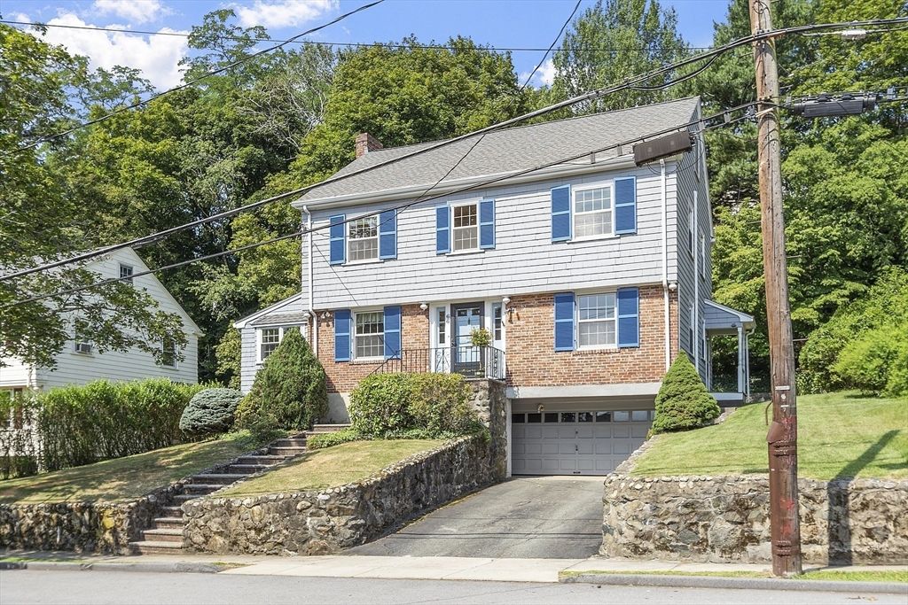 Attached, Exterior, Facade, Brick Facade, Georgian