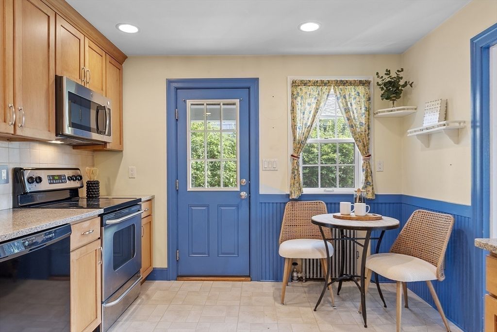 Dining room, Interior, Kitchen, Recessed Lighting