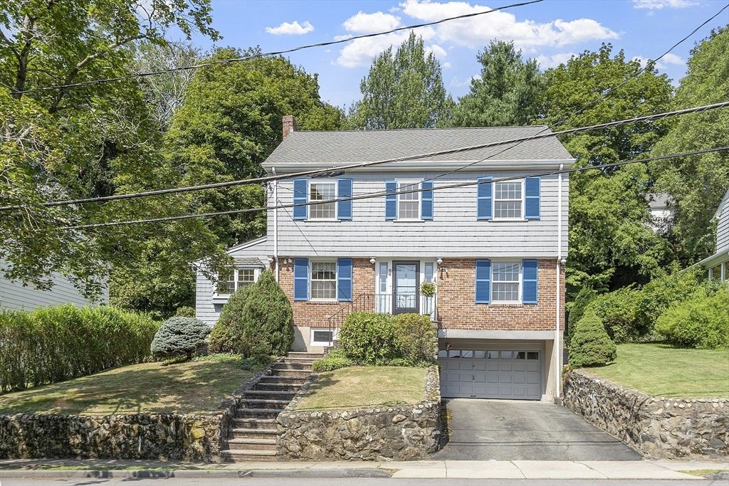 Attached, Exterior, Facade, Brick Facade, Georgian