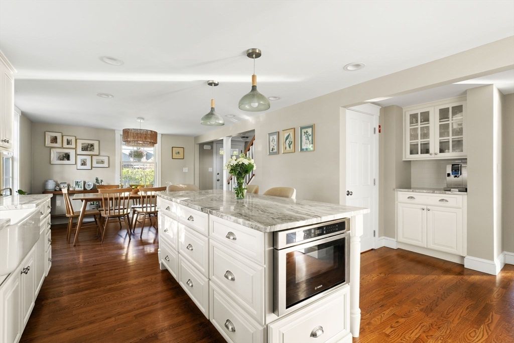 Chandelier, Dining room, Interior, Kitchen, Pendant Lights, Recessed Lighting, Wood Texture Flooring