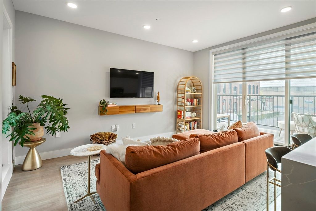 Interior, Living room, Recessed Lighting, Wood Texture Flooring