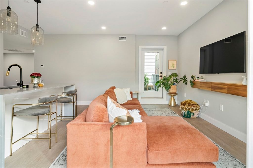 Interior, Living room, Pendant Lights, Recessed Lighting, Wood Texture Flooring