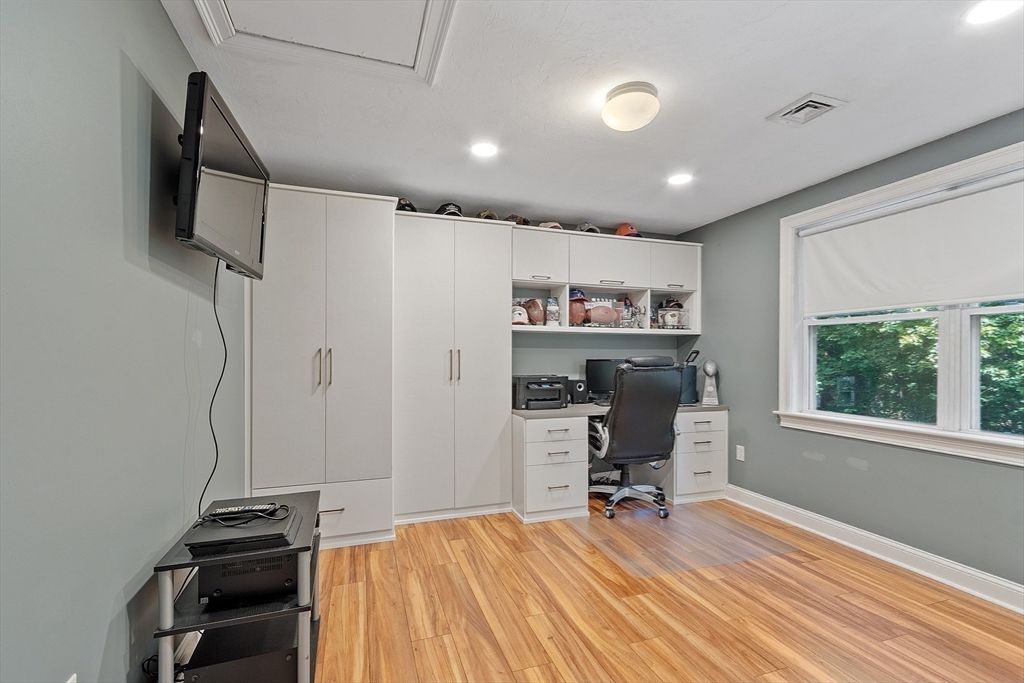 Home Office, Interior, Recessed Lighting, Wood Texture Flooring