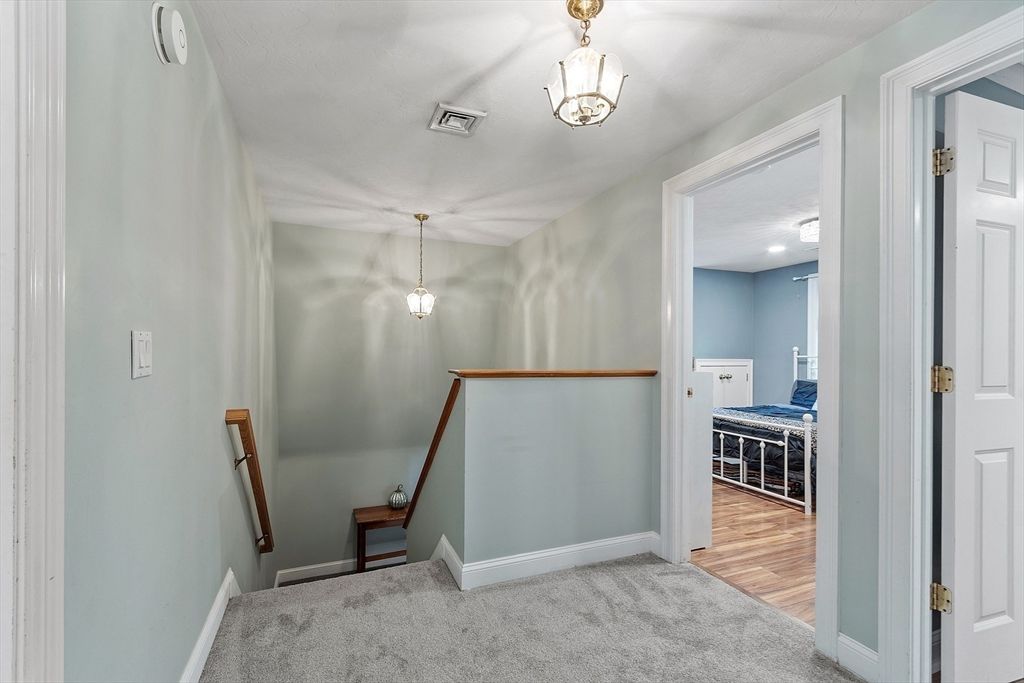 Empty room, Interior, Pendant Lights, Wood Texture Flooring