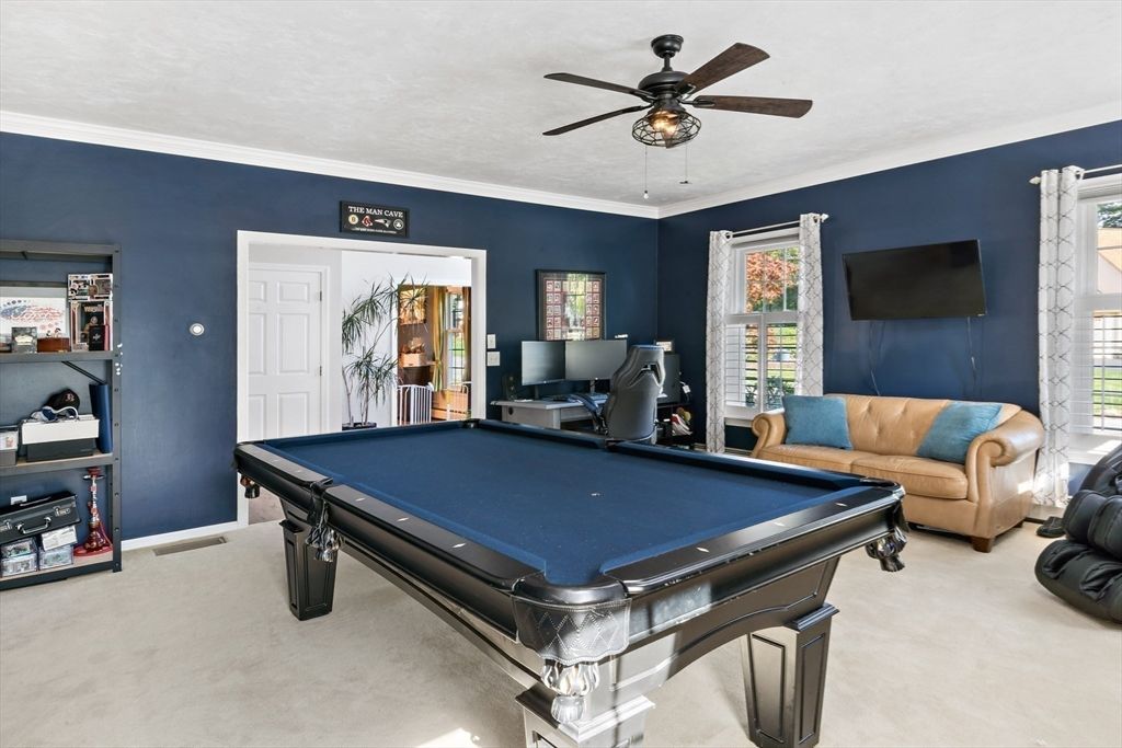Billiard Table, Game Room, Interior
